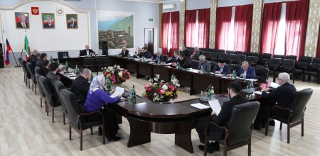 Увеличение поступлений налоговых и неналоговых доходов обсудили в Минфине ЧР